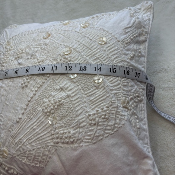 Pottery Barn Cream White Embroidered Shell Pattern Throw Pillows & Inserts Pair - Picture 11 of 12